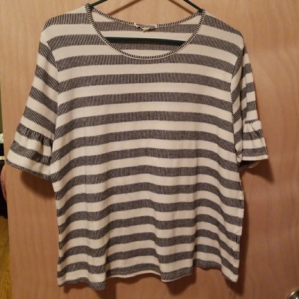 Blue/cream striped top